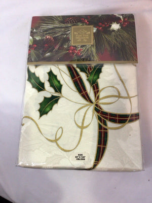 Lenox Oblong Cream/Red Cotton Holly Tablecloth Holiday Item