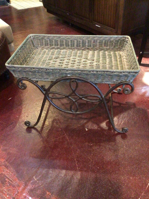 Wicker/Iron Gray/Black Table