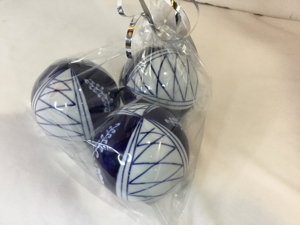 Decorative Blue/White Ceramic Set of 3 Ball