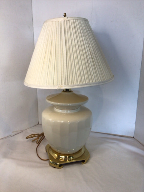 Berman Traditional Cream Glass Ginger Jar Lamp