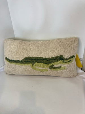 White/Green Polyester Rug Alligator Pillow