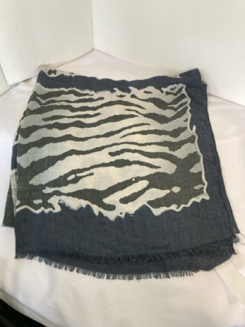 Polyester Gray/White Scarf