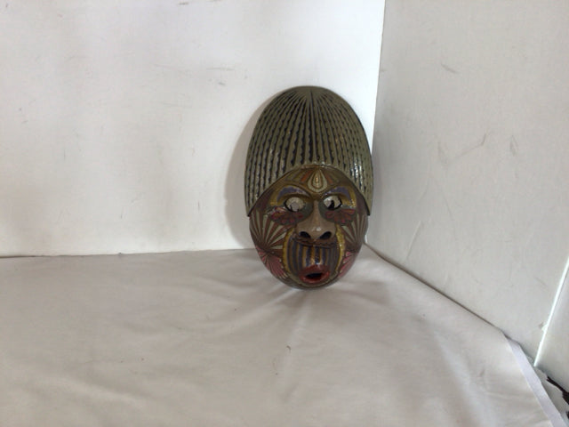 Ethnic Green/Red Wood Face Mask