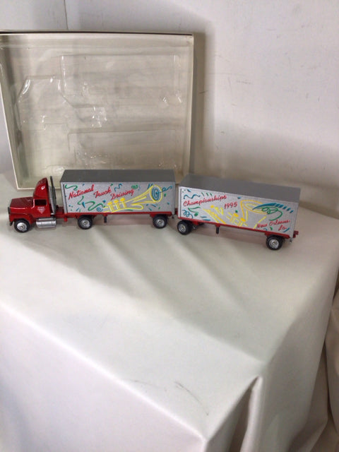 Winross Red/White 2 Piece Car
