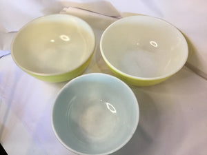 Pyrex Set of 3 Yellow/Green Glass Bowl Set