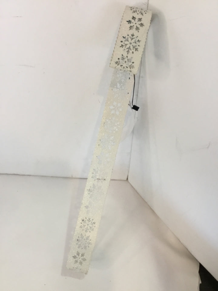 Wreath Hanger White Metal Christmas Snowflake Holiday Item