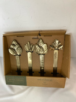 Smith & Hawken Gold Metal 4 Piece Set Garden Access.