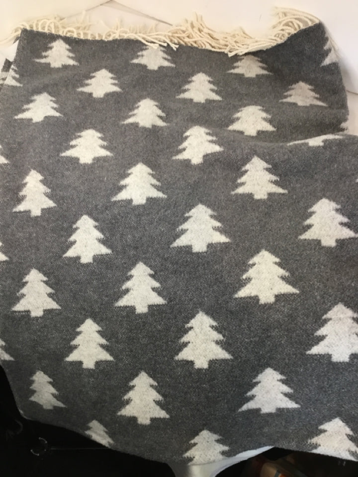 Roca Home Blanket Gray/White Fleece Christmas Tree Holiday Item