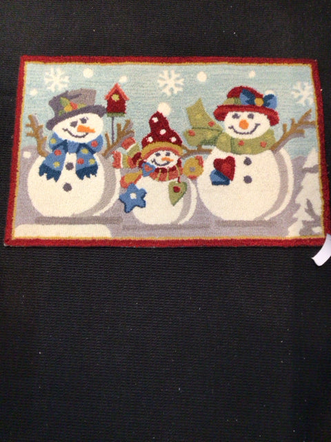 Rug White/Red Christmas Snowman Holiday Item