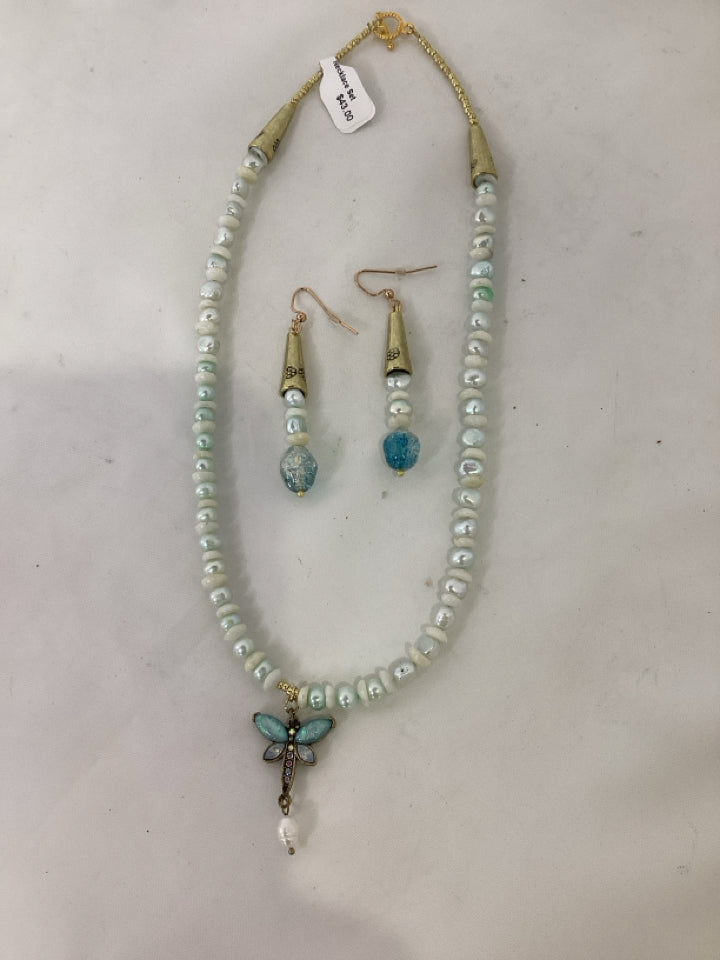 White/Blue Pearls Necklace Set