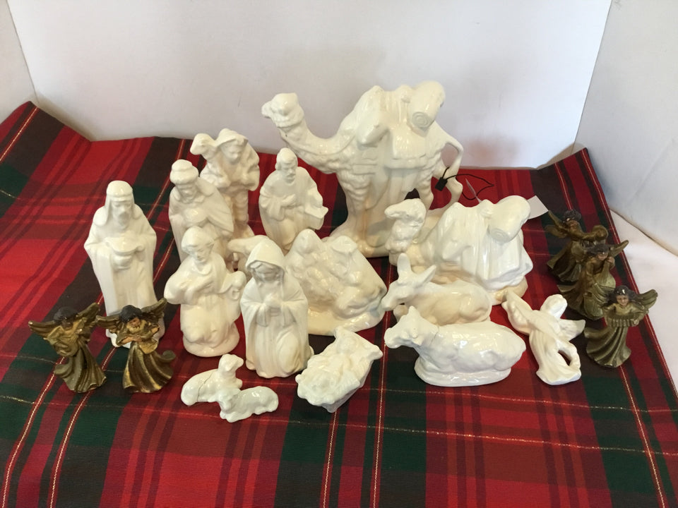 Vintage Christmas White/Gold Ceramic Nativity Set of 20 Holiday Item