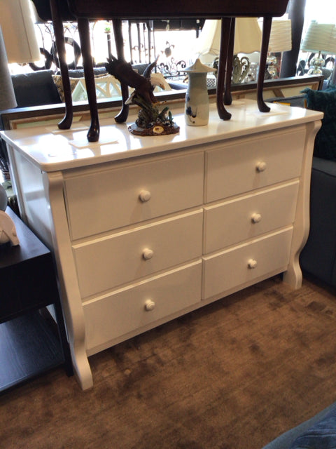 Traditional Wood White Dresser/Chest