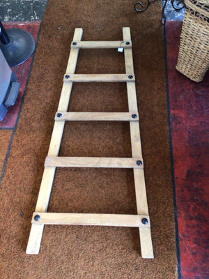 Blanket Brown Wood Ladder