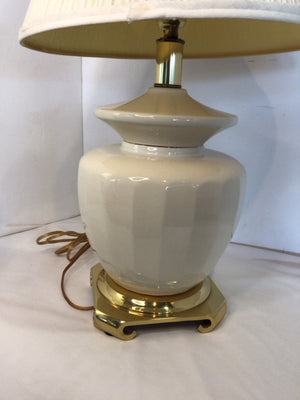 Berman Traditional Cream Glass Ginger Jar Lamp