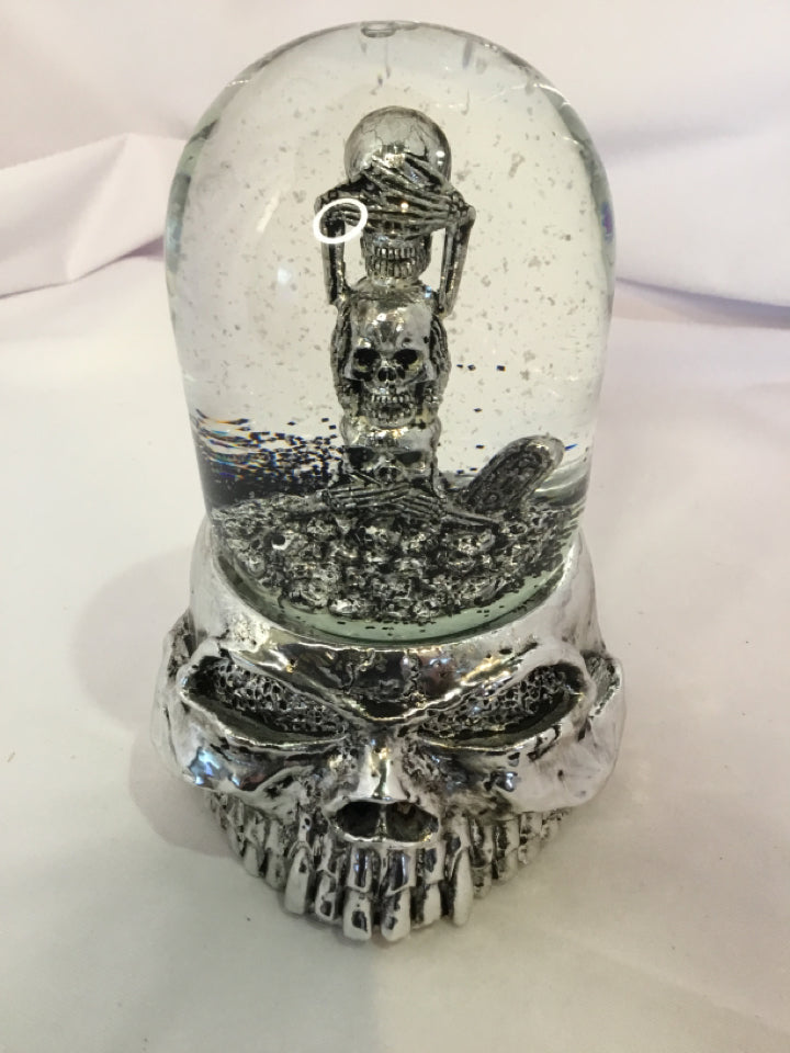 Musical Silver Skull Holiday Item