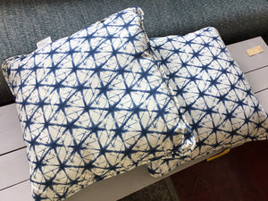 Hampton Bay Outdoor/Outside White/Blue Pair Pillow Set