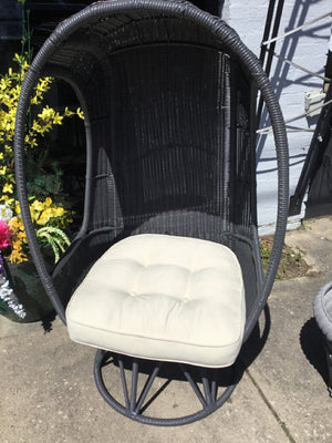 Egg Resin w/cushion On Legs Gray Chair