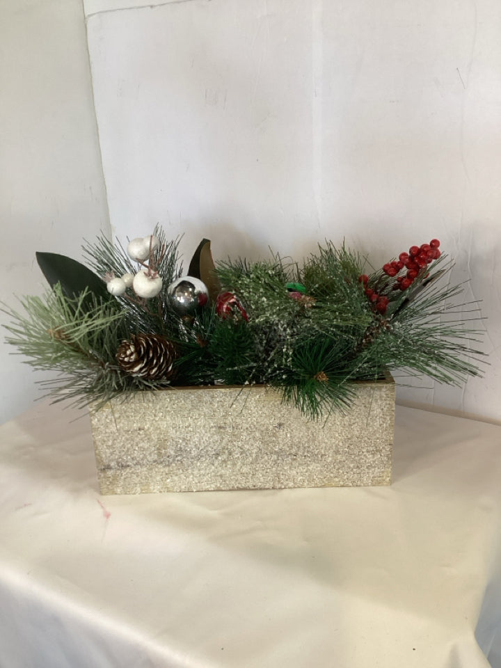 Centerpiece Green Holiday Item