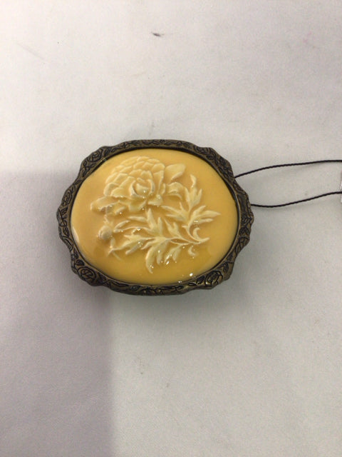 Yellow Metal Flower Belt Buckle