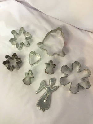 Vintage Cookie Cutters Metal Set of 7 Holiday Item