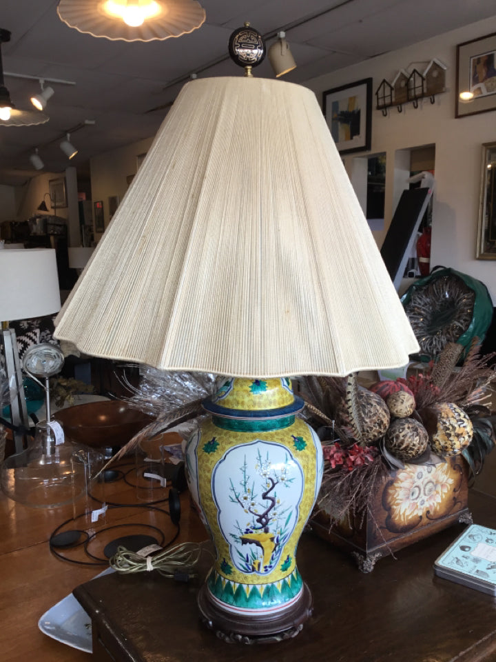 Oriental Yellow/White Hand Painted Lamp