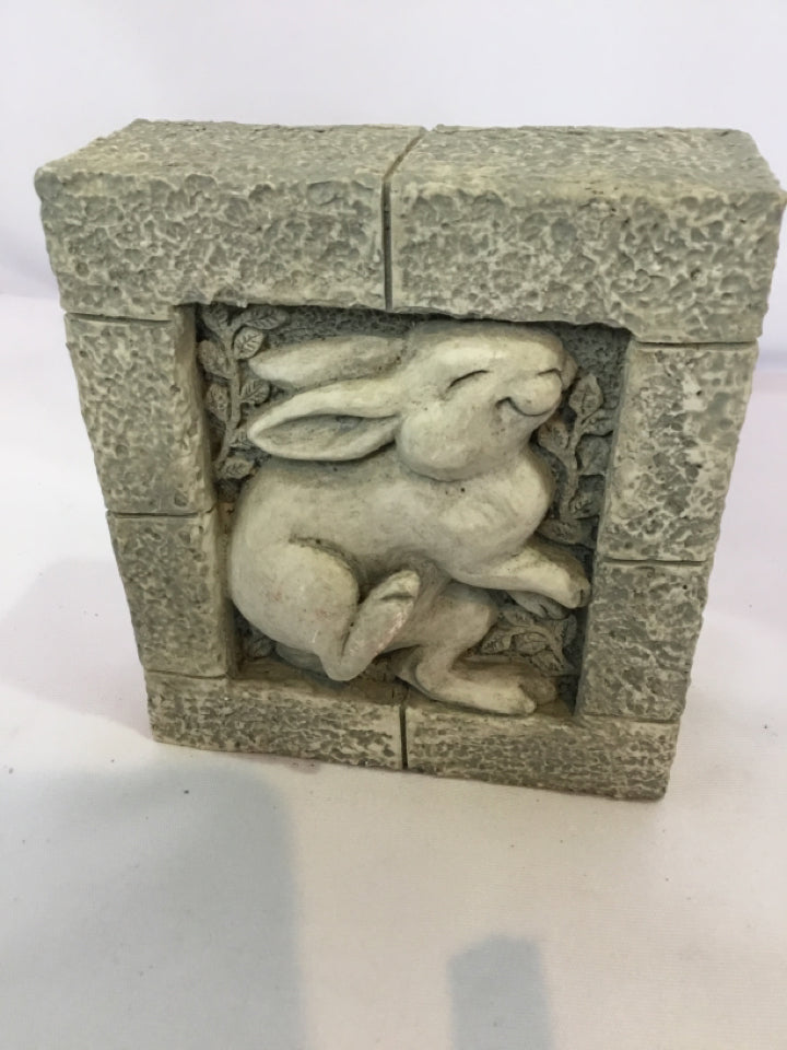 Goose Creek Resin Bunny Gray Wall Decoration