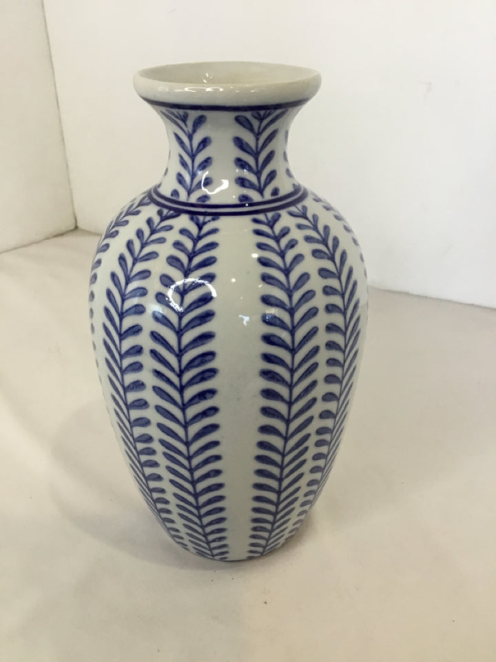 Oriental White/Blue Ceramic Leaves Vase