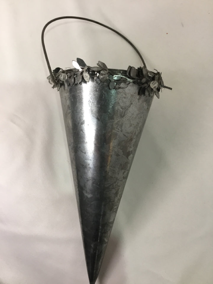 Silver Metal Cone Wall Pocket