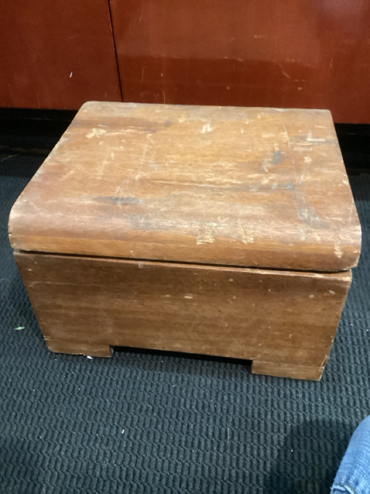 Vintage Brown Wood Distressed Lidded Box