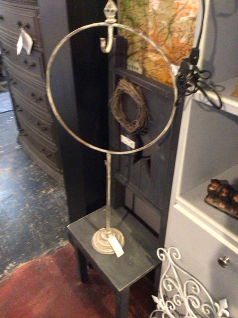 Rustic Metal Wreath Greige Stand