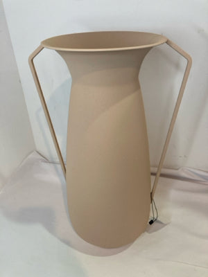 2Modern Modern Metal Vase B92ZT3D3