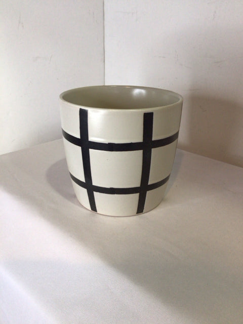 Black/White Ceramic Planter