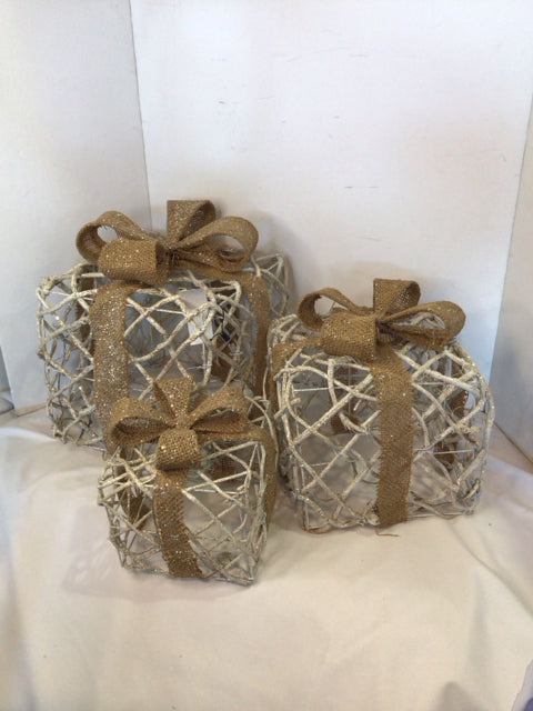Christmas Tan/White Grapevine Present Set of 3 Holiday Item
