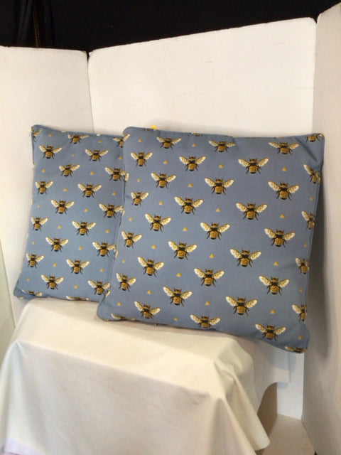 Pair Blue/Yellow Outdoor/Outside Bees Pillow Set