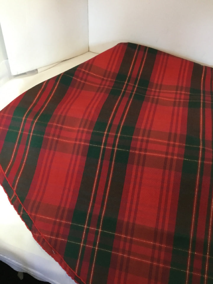 Christmas Red/Green Cotton Round Tablecloth Holiday Item