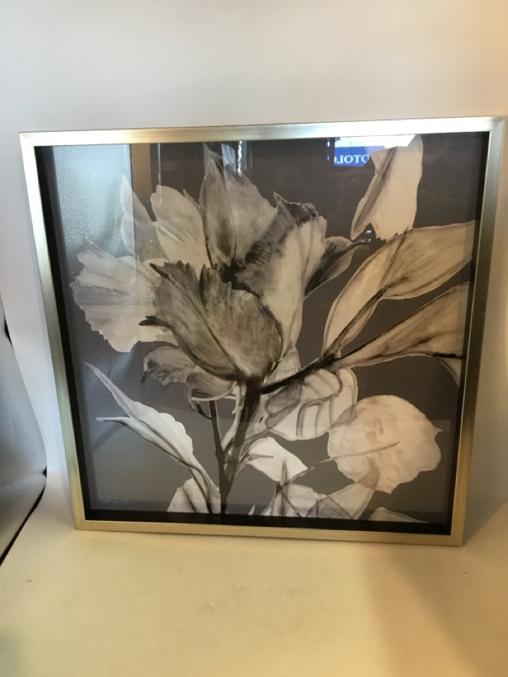 Gray/White Flower Framed Art