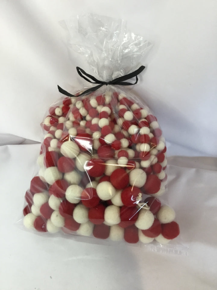 Set of 6 Red/white Felt Garland Balls Holiday Item