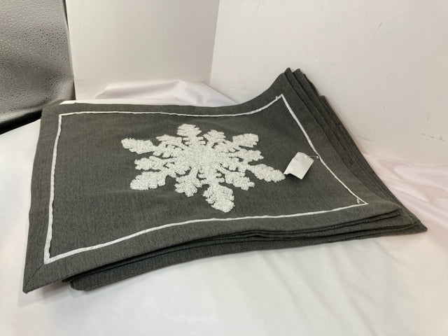 Placemats Grey/White Snowflake Set of 6 Holiday Item