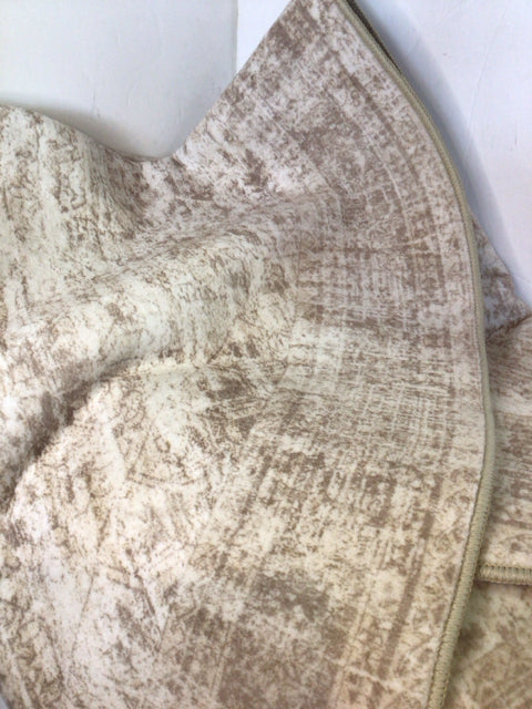 Ruggable Round Neutral Polyester Rug