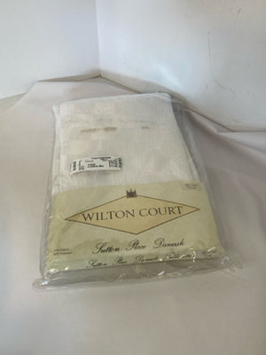 Wilton Court White Oval Checkered Tablecloth