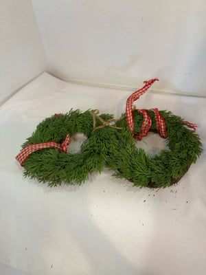 Wreath Green/Red Grapevine Pair Holiday Item