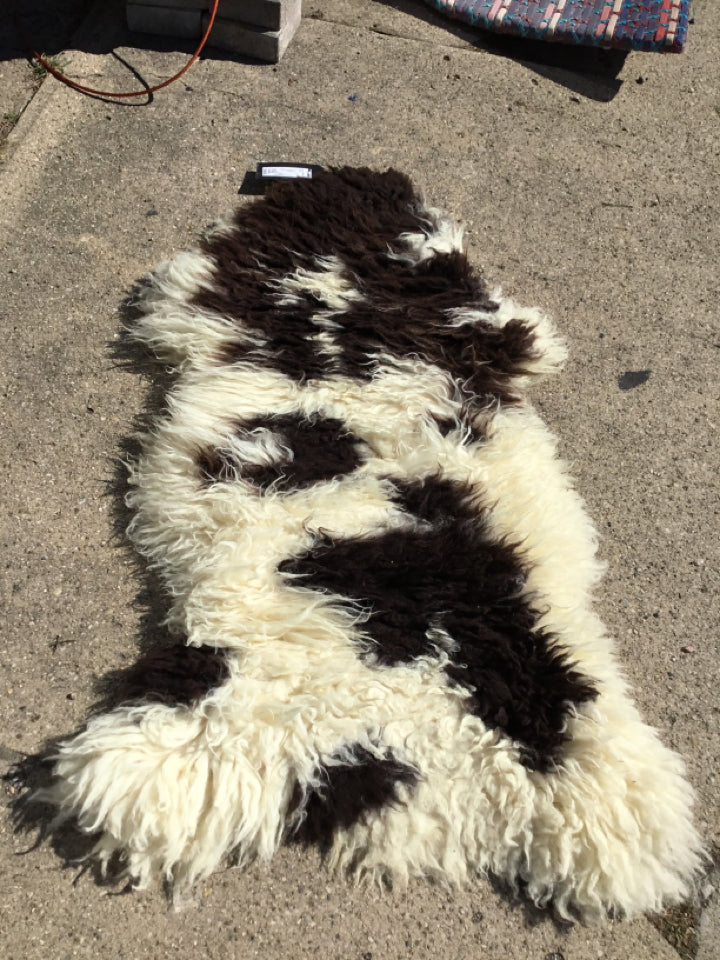 Sheepskin Black/White Rug