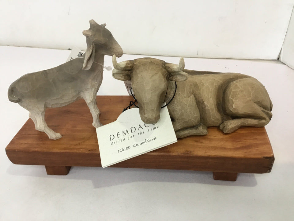 Willow Tree Christmas Brown/Gray Resin Animal Holiday Item