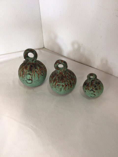 Set of 3 Green Resin Balls Misc