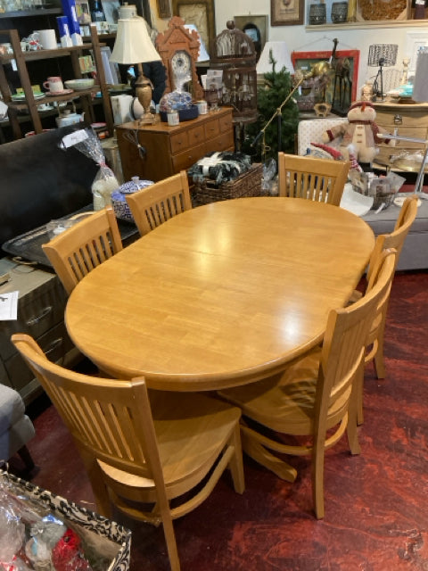 Bison Commerce LLC Oak w/Leaf Oval Light Wood Table & Chairs 22C92UZ6