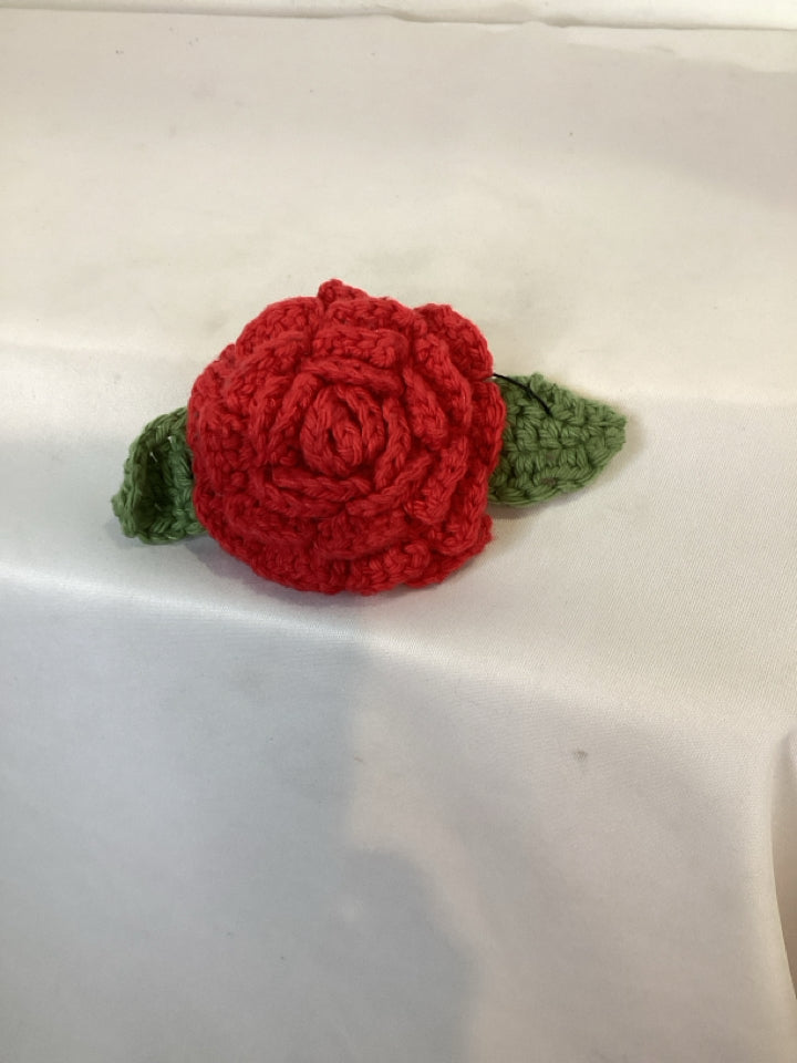 Pin Red Yarn Flower Jewelry Box