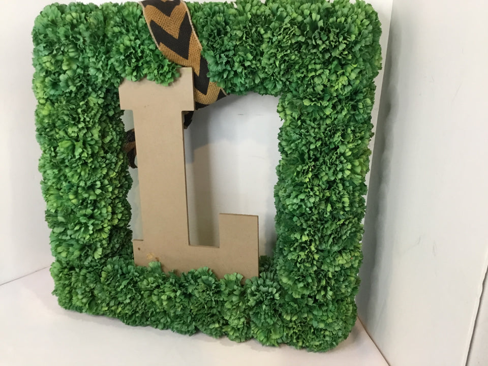 Green Leaves Square Wreath