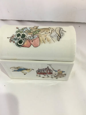 Wedgwood Trunk Porcelain Peter Rabbit Trinket Box