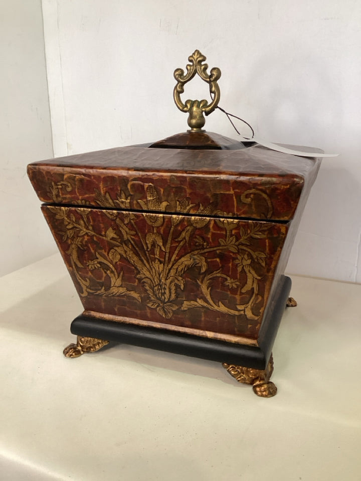 Traditional Lidded Red/Gold Box