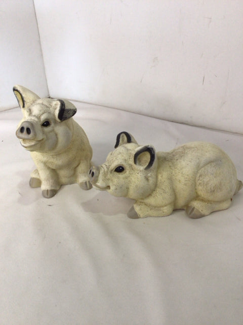 Pair Black/White Plastic Pig Figurine